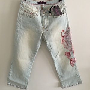Miss vigoss low rise bleached denim Capri pants w/pink embroidered butterflies